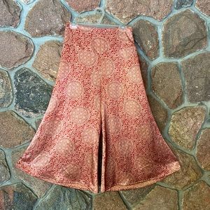 🌺 Vintage culottes made of silky fabric with boho vibe.